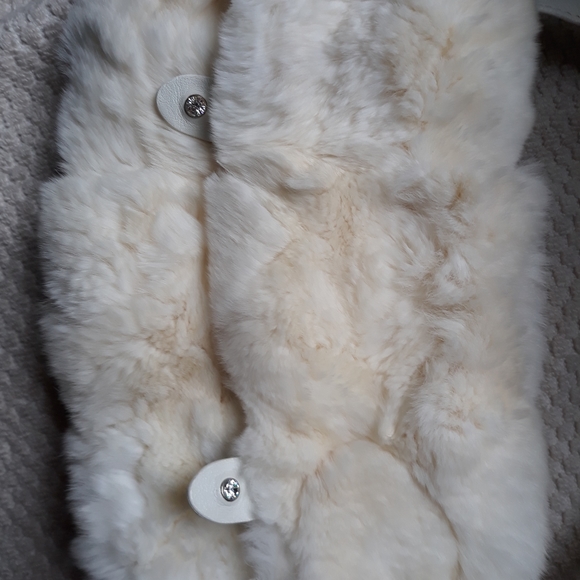 Price drop! Must go. Gorgeous paola by Pdl white fur handbag very good condition - Picture 8 of 14